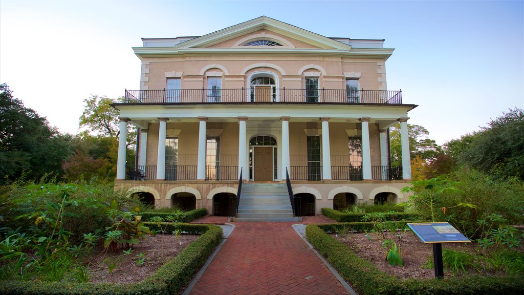 Hampton-Preston Mansion and Gardens showing a garden, heritage elements and a house