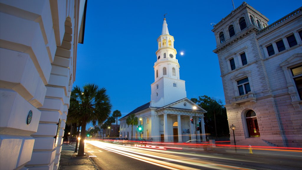 St. Michael\'s Episcopal Church mostrando elementos patrimoniales, arquitectura patrimonial y una iglesia o catedral