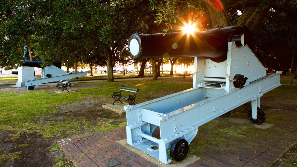 White Point Gardens showing military items, heritage elements and a garden