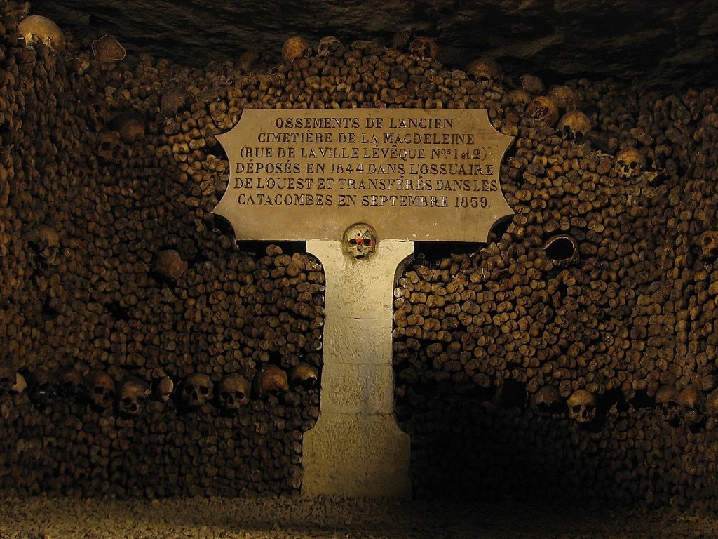 1024px-Catacombes_de_Paris.jpg?1569522556
