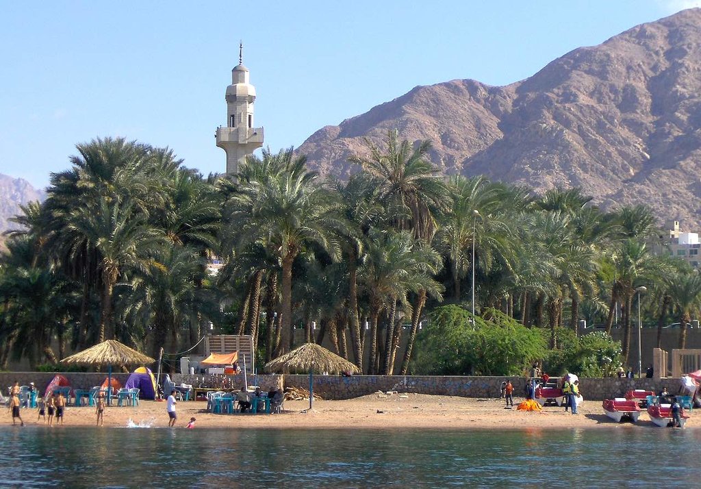 1628px-Aqaba_beach_-_panoramio.jpg?1565143078