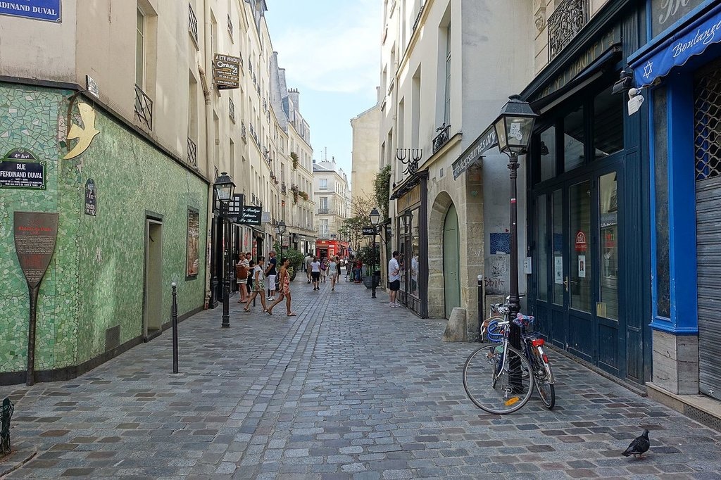 Jewish_quarter___Rue_des_Rosiers___Le_Marais___Paris_%2828644977324%29.jpg?1568234050