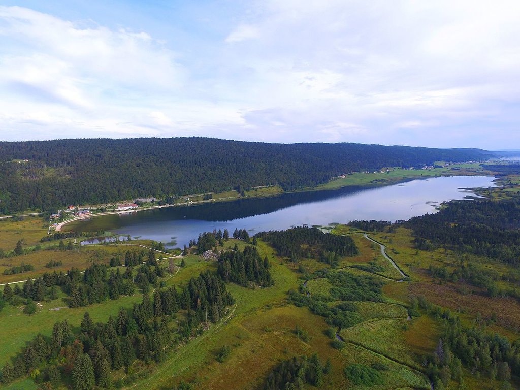 Lac-des-Rousses-aerial-3.jpg?1564558732