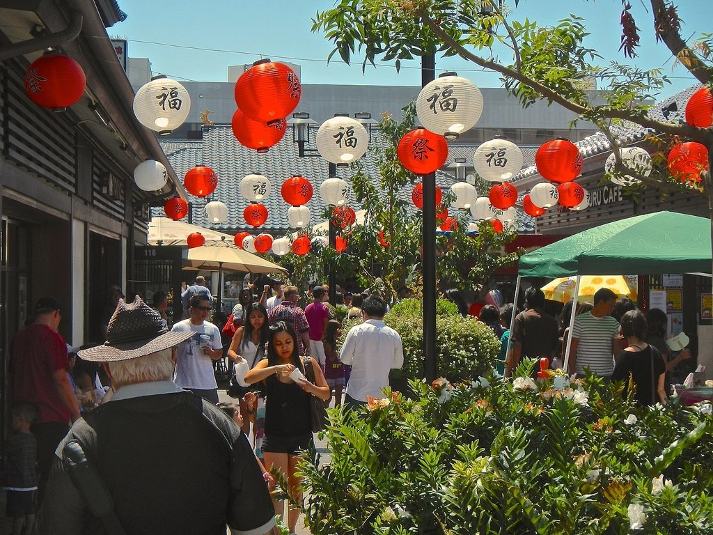 1440px-Lanterns_-_panoramio_%283%29.jpg?1568285155