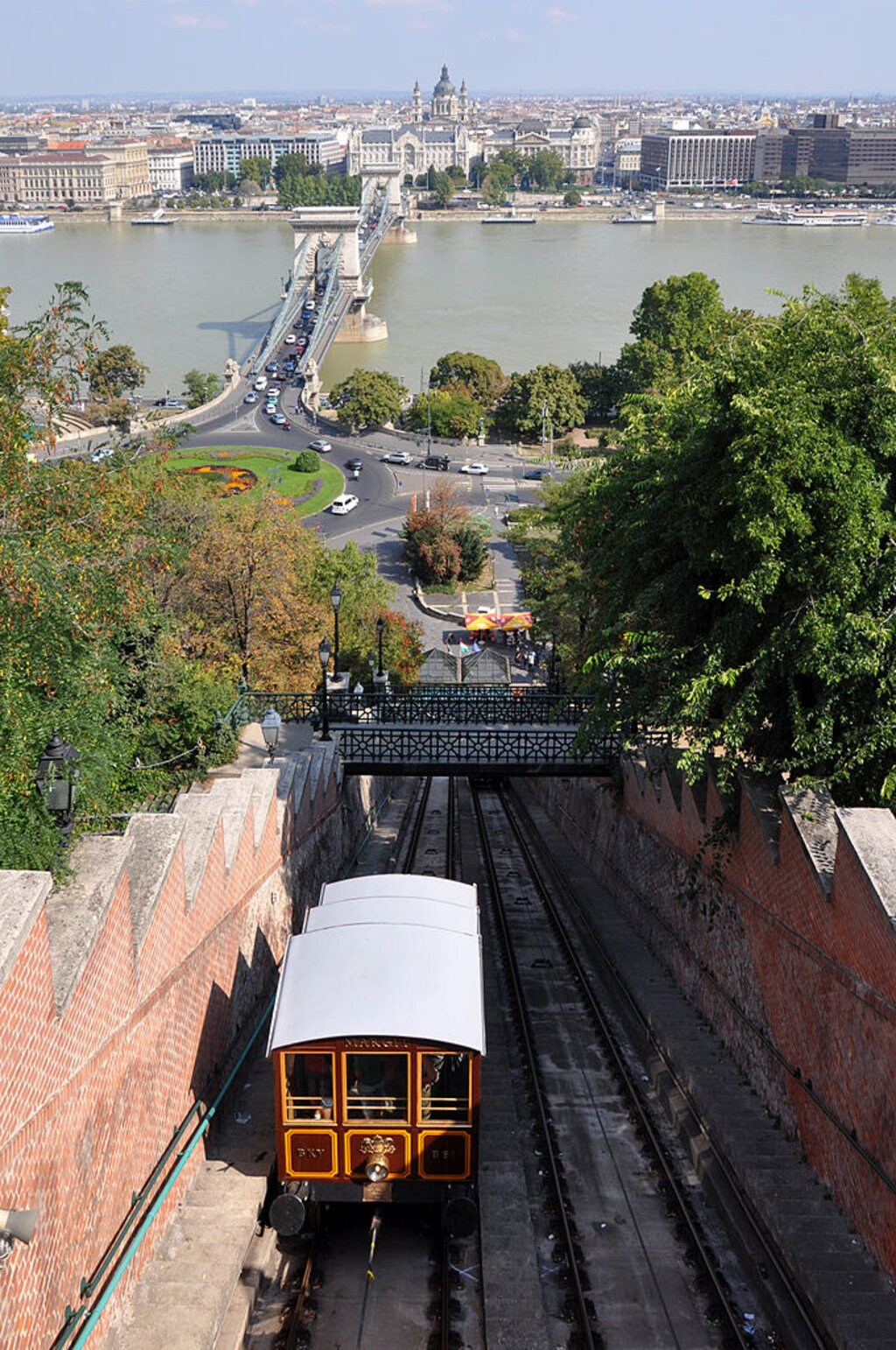 680px-Budapest_Funicular_R01.jpg?1568704511