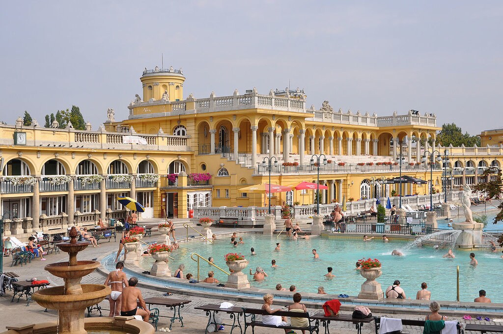 1280px-Budapest_Sz%C3%A9chenyi_Baths_R01.jpg?1568705250