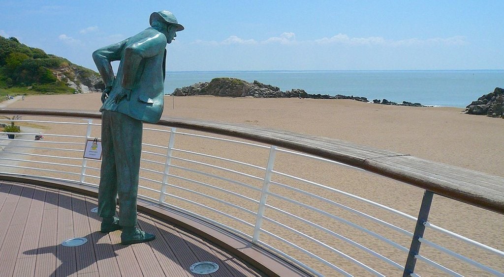 MrHulot-Saint-Marc-sur-Mer-by-Rundvald.jpg?1570635248