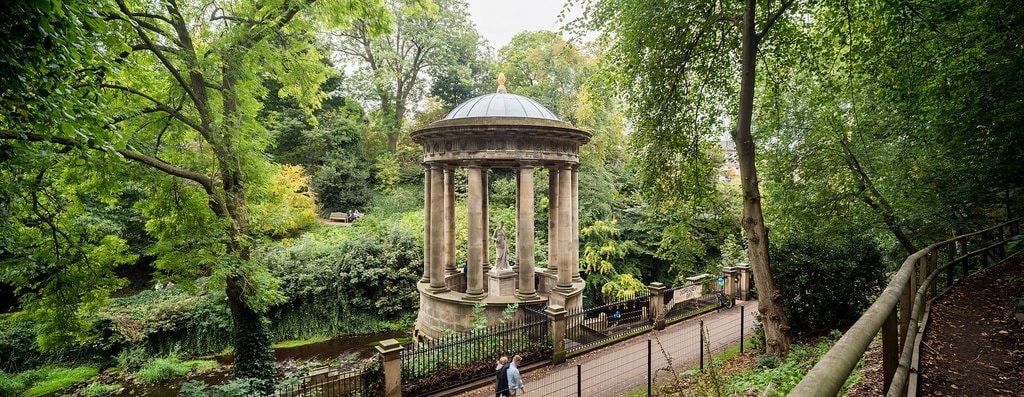 1920px-Edinburgh_-Water-Of-Leith_-St-Bernard's-Well-%28Q17570795%29.jpg?1571042636