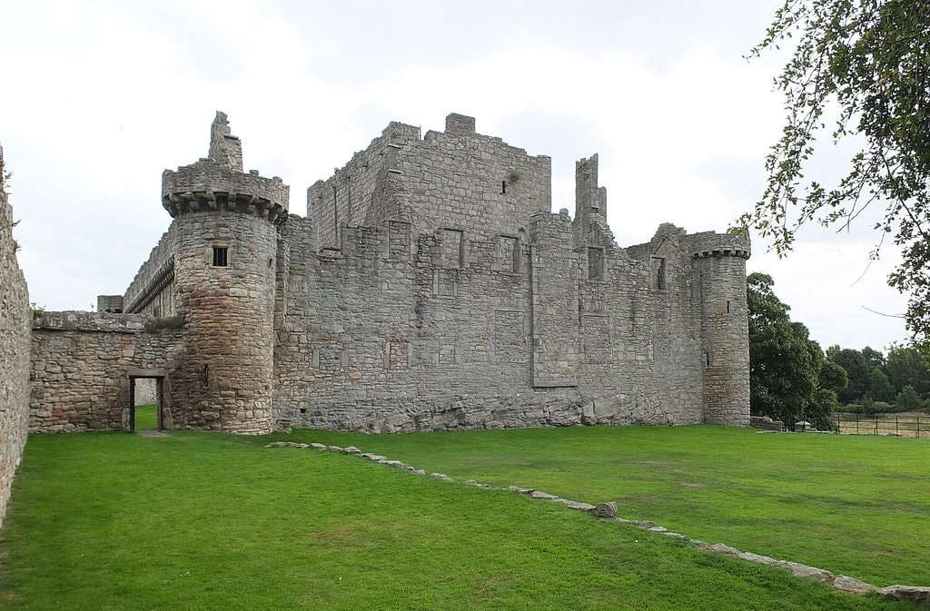 1644px-Edinburgh_Craigmillar_Castle_18.jpg?1571042706