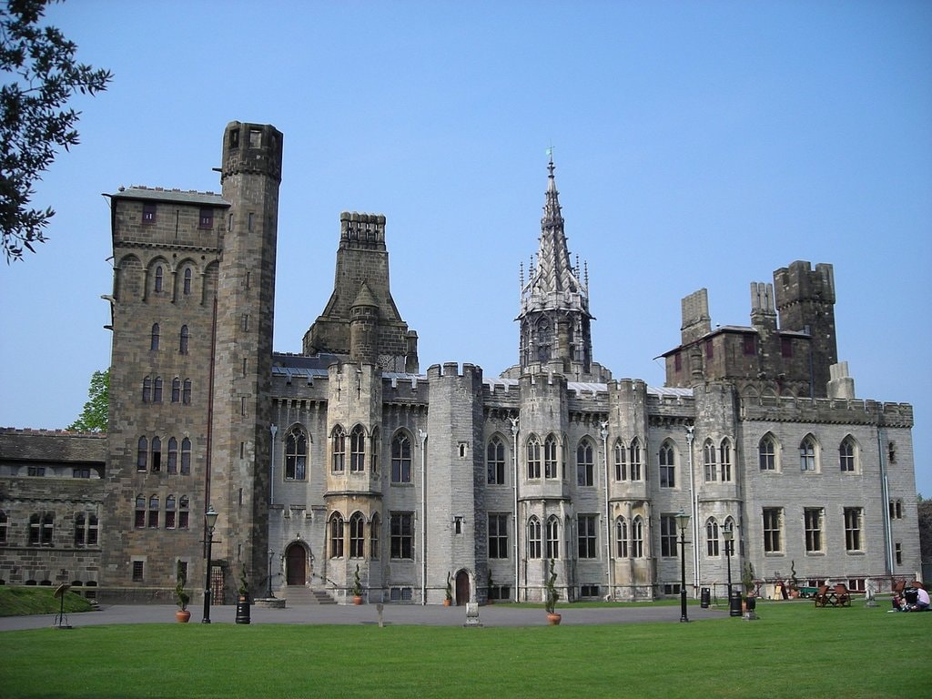 1440px-Cardiff_Castle.jpg?1571043648