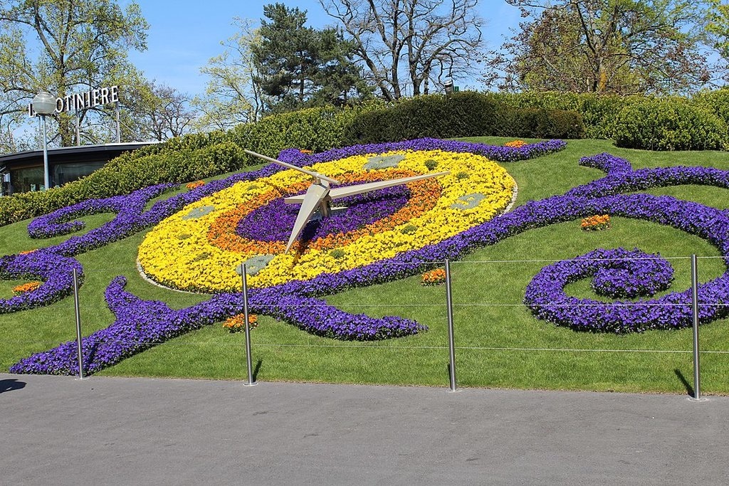 1080px-Horloge_fleurie_Parc_Jardin_Anglais_Gen%C3%A8ve_3.jpg?1569401994