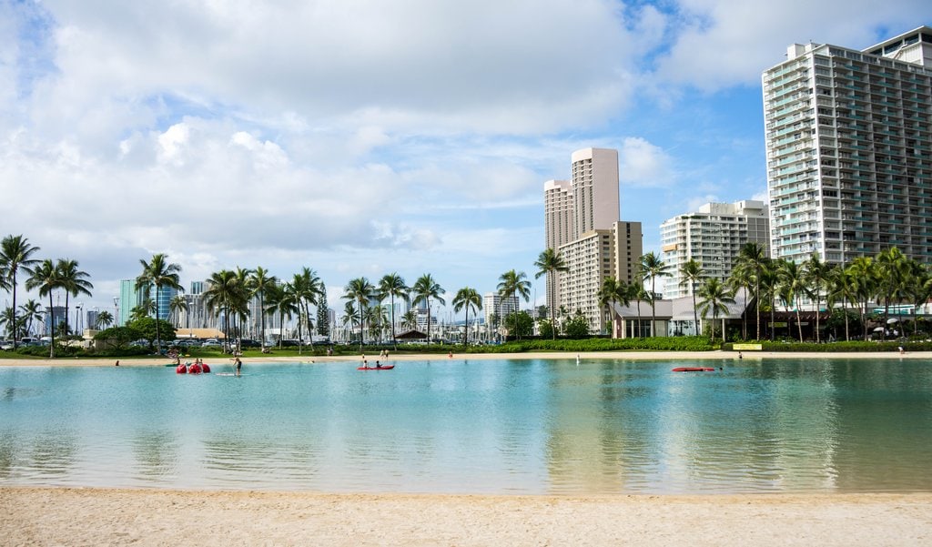 waikiki-beach-1037073.jpg?1571393709