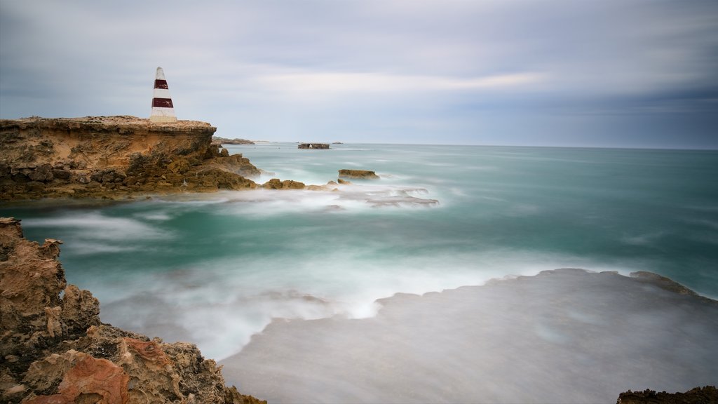 Obelisk Robe montrant phare, vues littorales et côte rocheuse