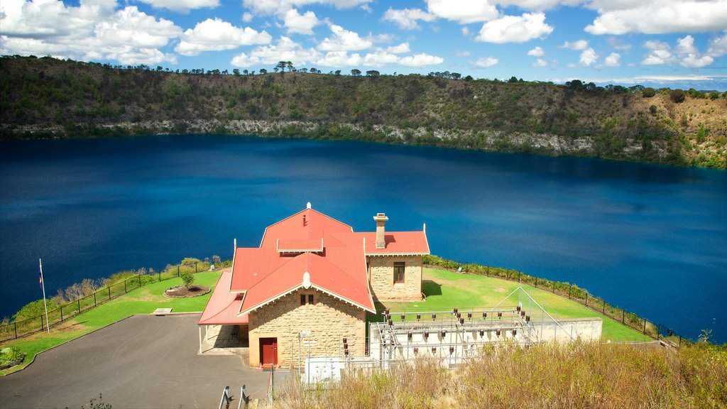 Blue Lake Reserve mostrando vista, paesaggi rilassanti e lago o sorgente d\'acqua