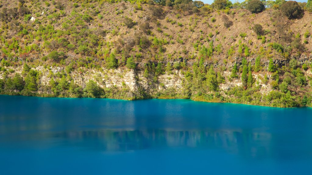 Blue Lake-reservatet som viser en sø eller et vandhul og fredfyldte omgivelser