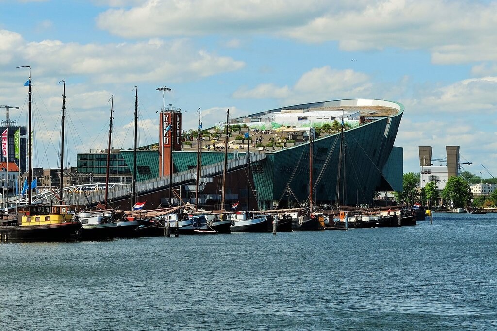 1622px-NEMO_Science_Center_Amsterdam.JPG?1566833648
