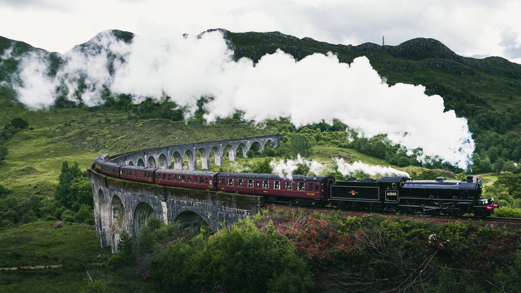 Jacobite-Steam-Train-Glenfinnan-Viaduct.jpg?1569504612