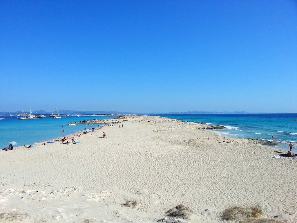 1440px-Formentera_-_Platja_De_Ses_Illetes_-_panoramio_%281%29.jpg?1571059711