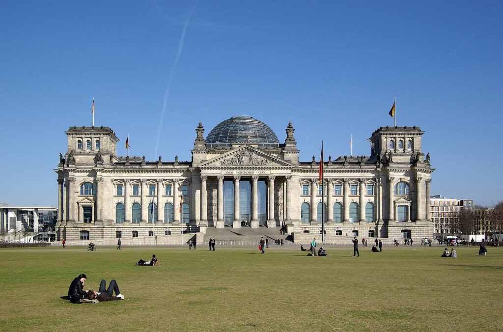 1635px-Berlin_Reichstag_BW_2.jpg?1571915689