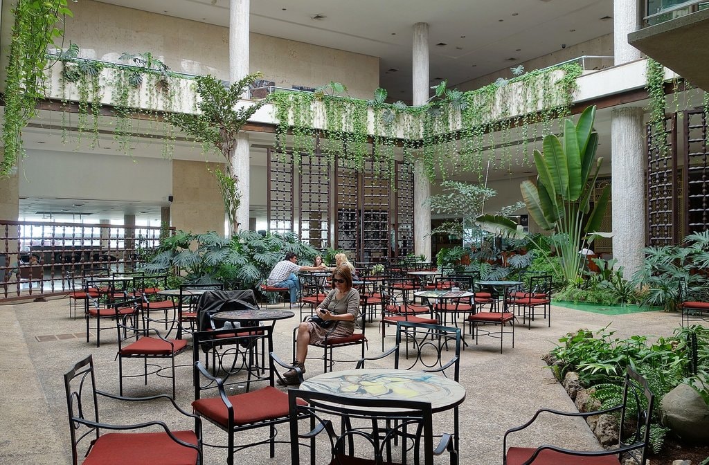 1646px-La_havane_havana_libre_lobby.jpg?1570526190