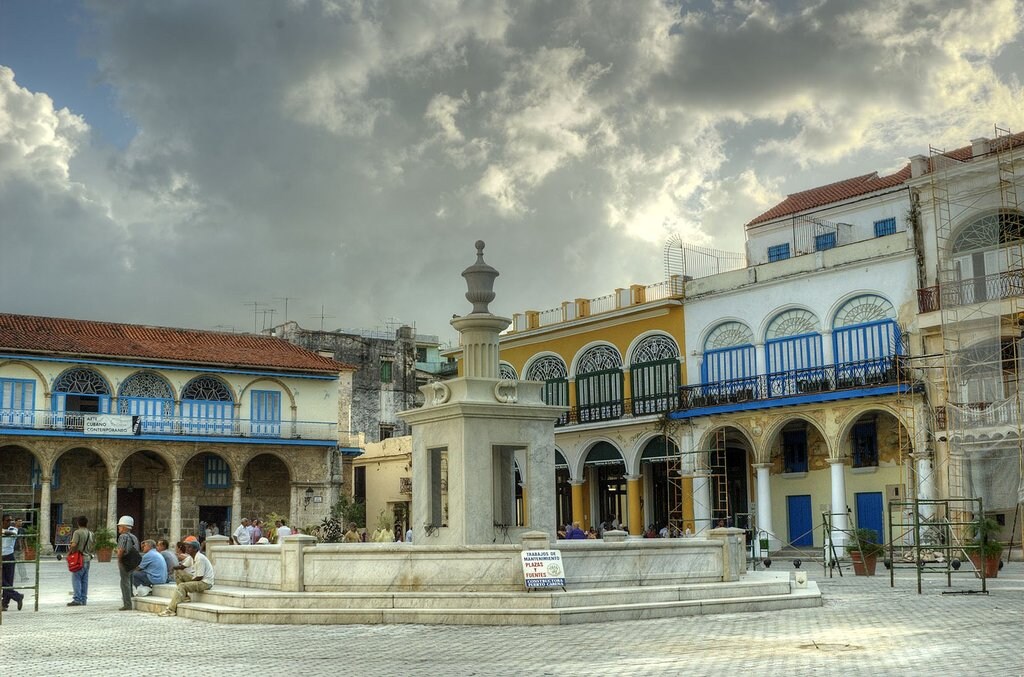 1633px-La_Habana_Vieja_%284189979011%29.jpg?1570614117