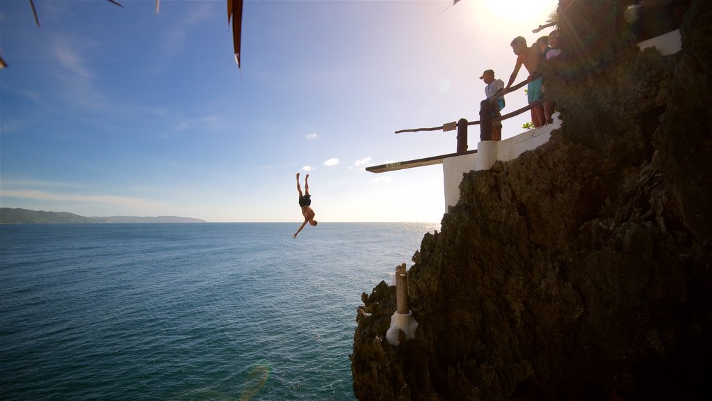 Ariels Point which includes swimming, views and rocky coastline