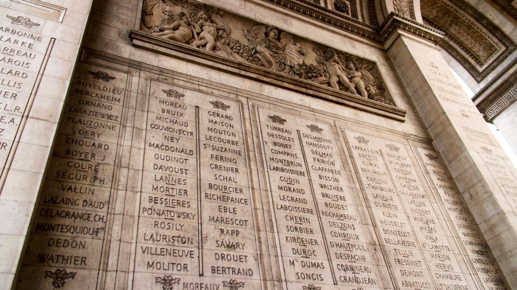 Arc de Triomphe toont een monument en historische architectuur