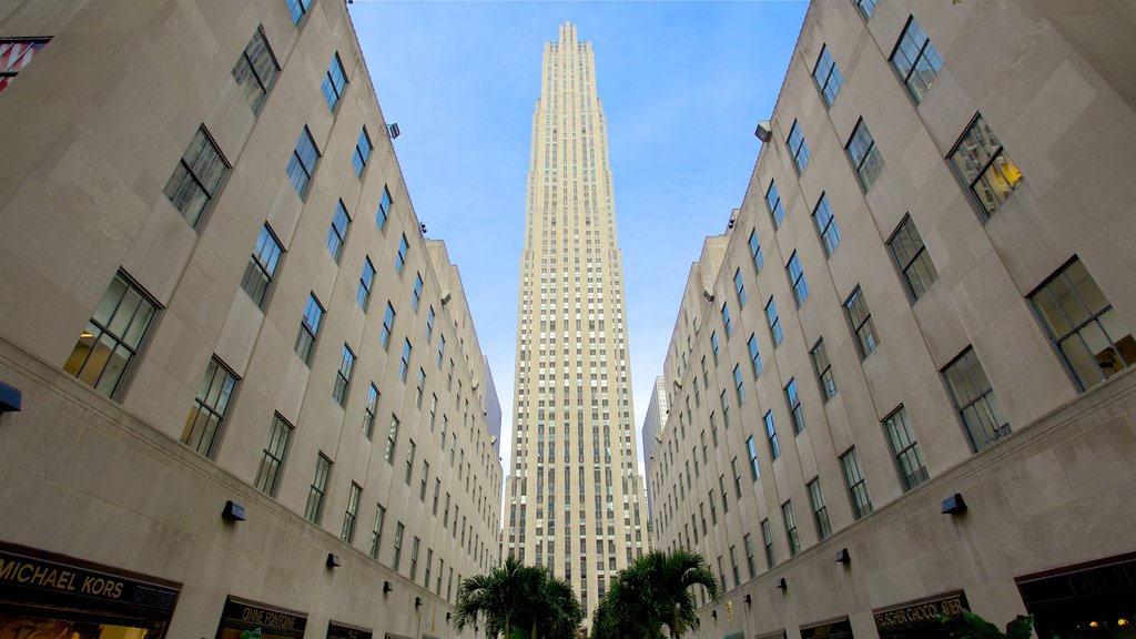 Rockefeller Center som inkluderar ett höghus, historisk arkitektur och en stad