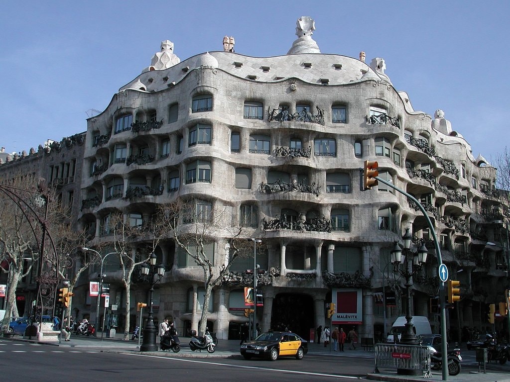 1440px-Barcelona_casa_mila_gaud%C3%AC.jpg?1573137248