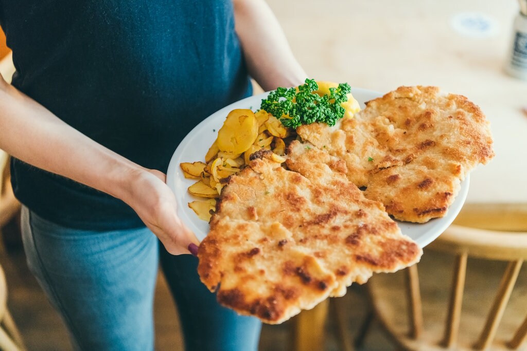 Wiener_Schnitzel_AdobeStock_196610514.jpeg?1573736455