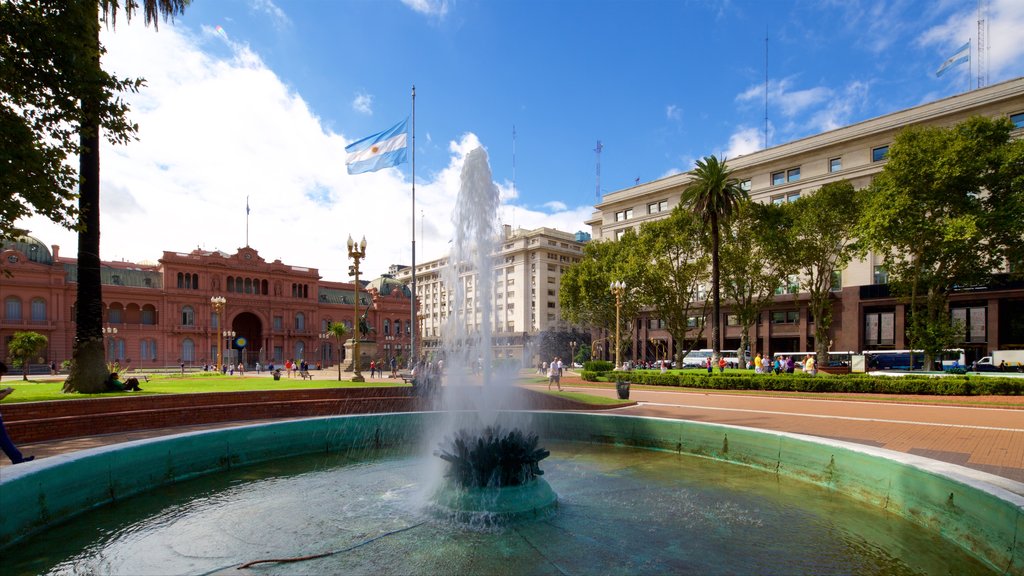 Casa Rosada which includes a fountain and a square or plaza