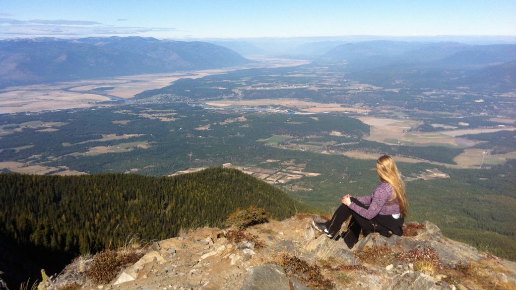 Bonners Ferry showing mountains as well as an individual female