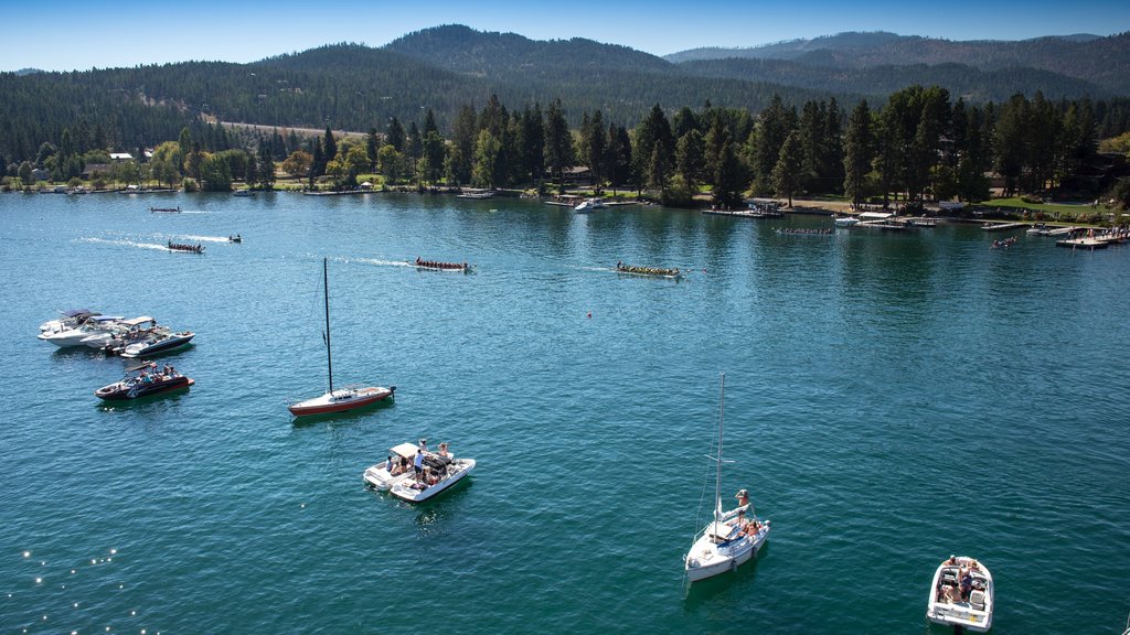 Flathead Lake caracterizando esportes aquáticos e canoagem