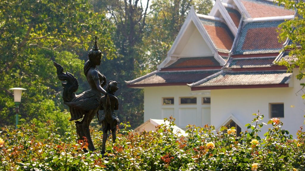 Bhuping-palasset som inkluderer hus og statue eller skulptur