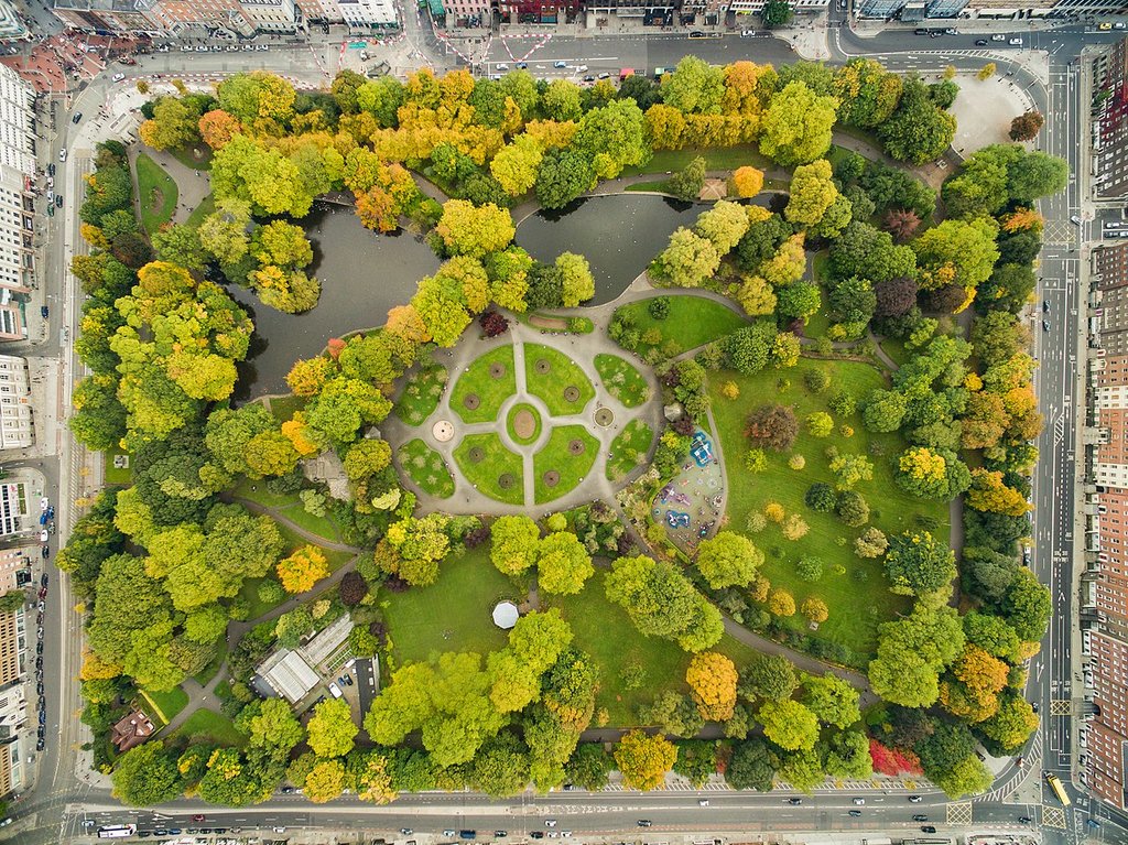 1280px-Dublin_Stephen's_Green-44_edit.jpg?1574942845