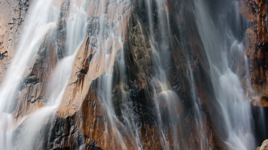 Namuang Waterfall showing a cascade