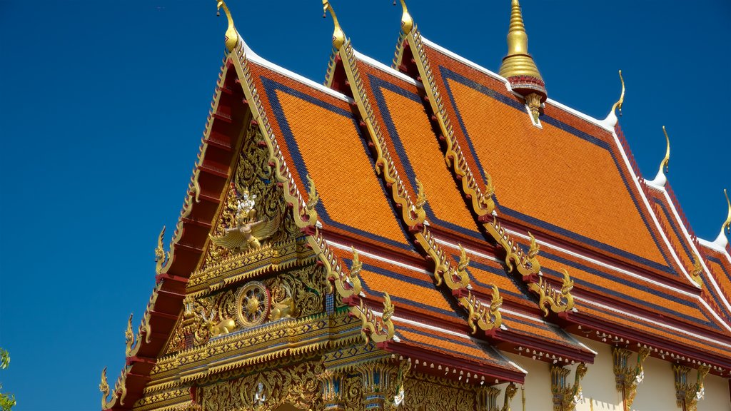 Temple Wat Plai Laem mettant en vedette un temple ou un lieu d’adoration