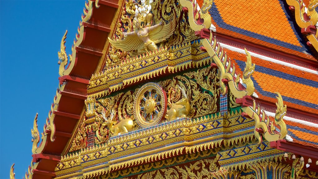 Temple Wat Plai Laem mettant en vedette un temple ou un lieu d’adoration