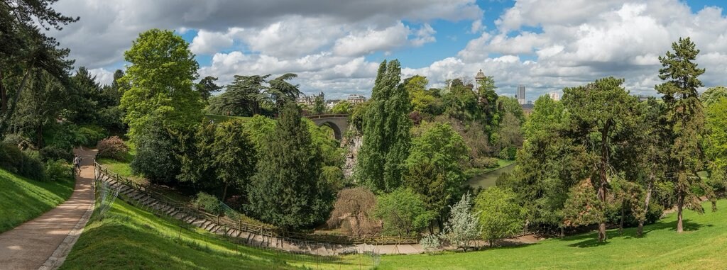 3840px-Overview_of_Parc_des_Buttes-Chaumont__Paris_19e_140427_1.jpg?1576232982
