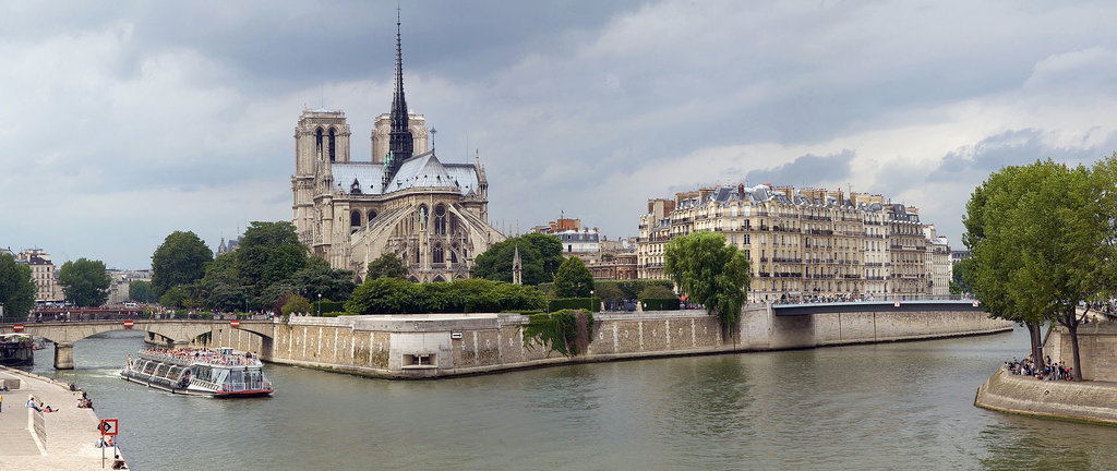 1920px-Image-Notre_Dame_de_Paris_on_%C3%8Ele_de_la_Cit%C3%A9_Edit_1_-_July_2006.jpg?1576234375