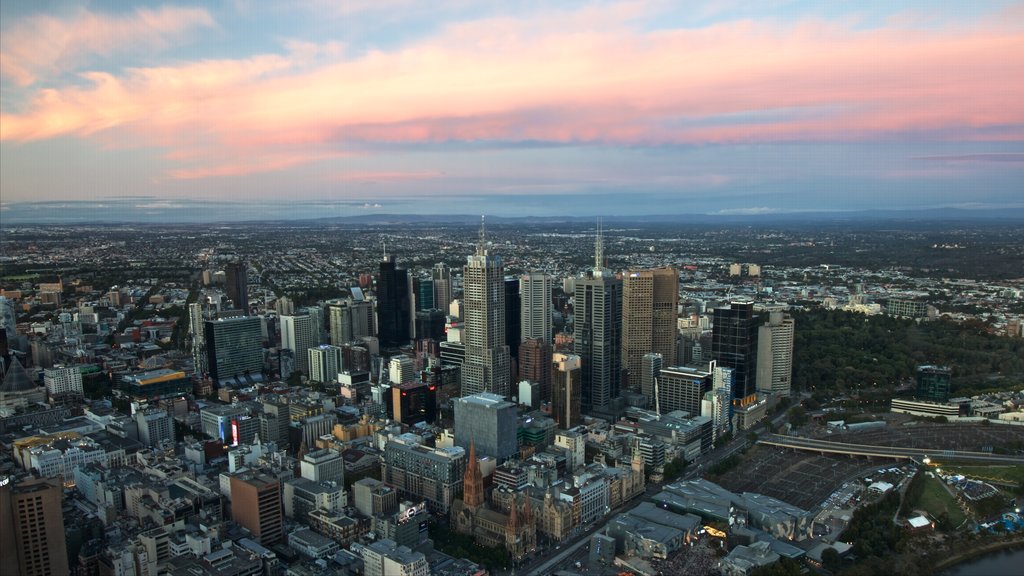 Tour Euréka mettant en vedette une ville, affaires et un coucher de soleil