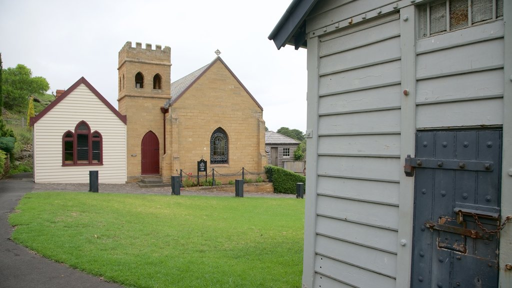 Flagstaff Hill Maritime Village showing a church or cathedral