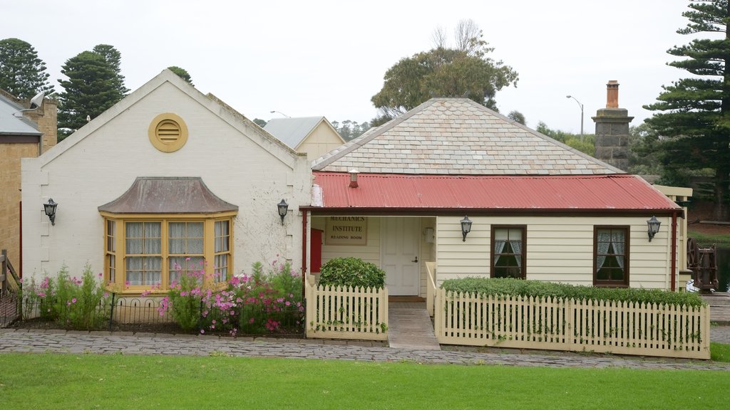 Flagstaff Hill Maritime Village showing a house