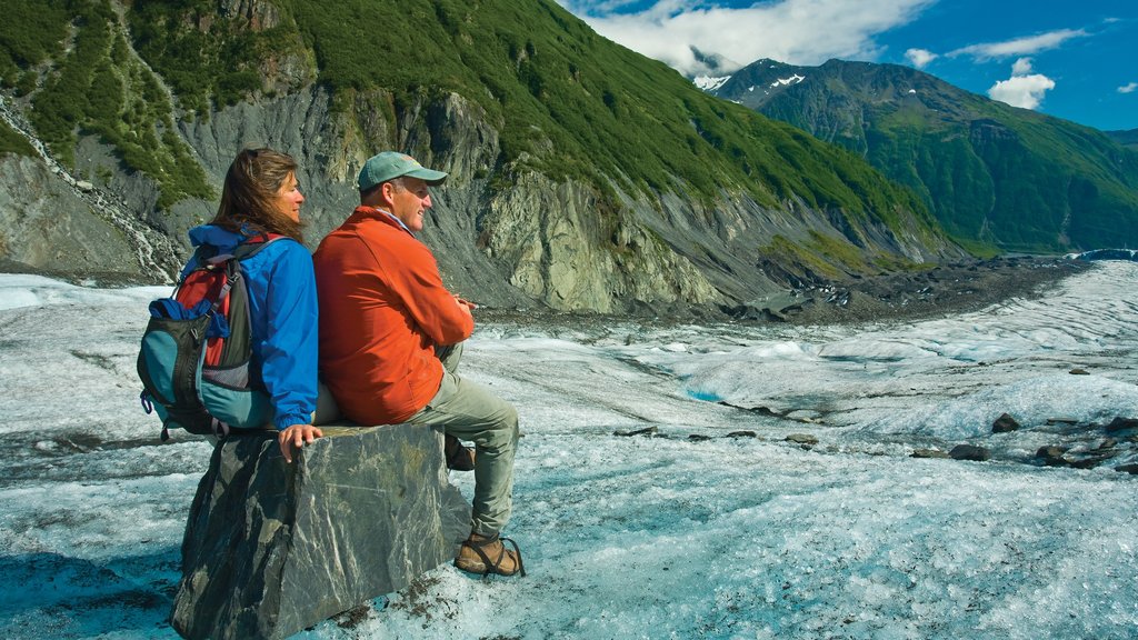 Valdez mettant en vedette montagnes aussi bien que couple