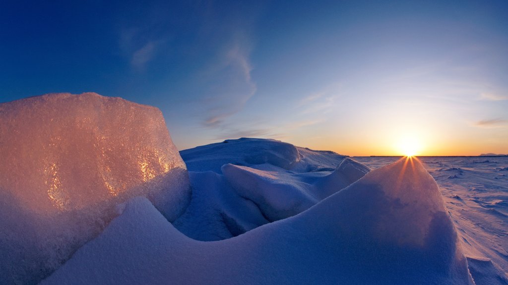 Nome og byder på en solnedgang og sne