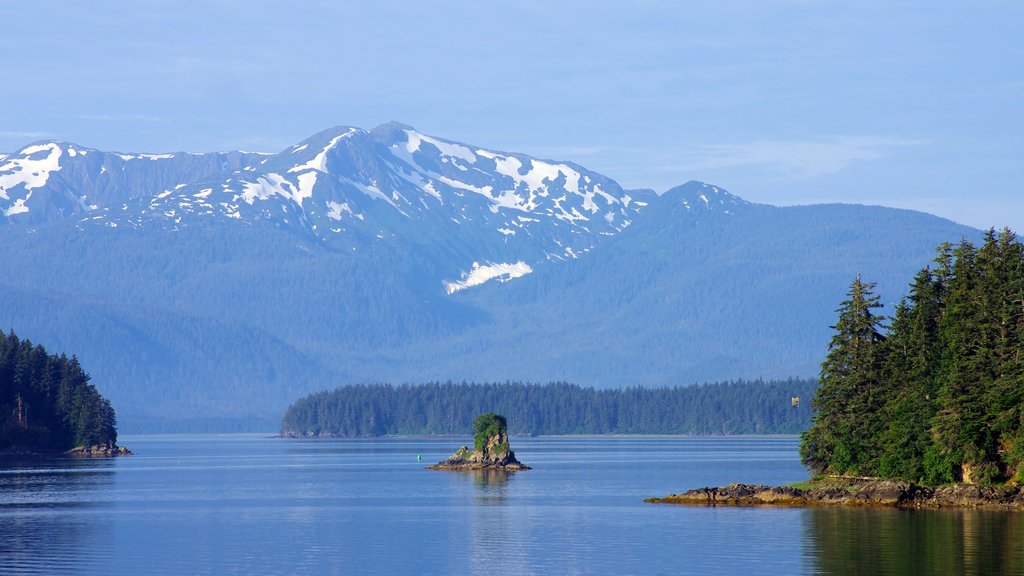 Glacier Bay National Park featuring a bay or harbour, mountains and forest scenes