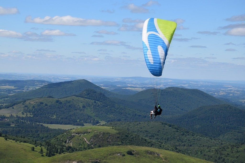 paragliding-2609675_1280.jpg?1578393021