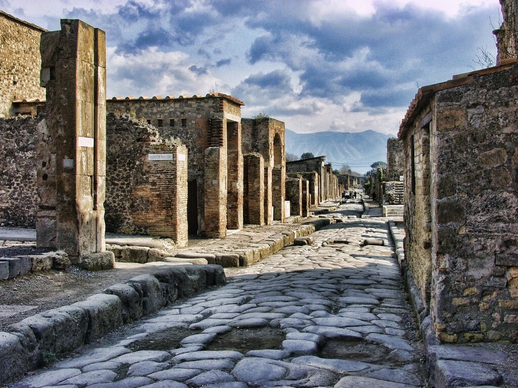 pompeii-2375135_1920.jpg?1579091874