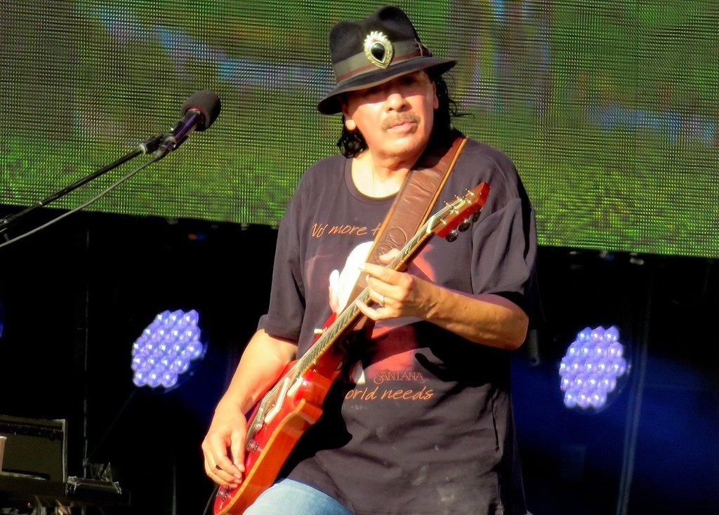 1431px-Carlos_santana-1547303295.jpg?1579251301