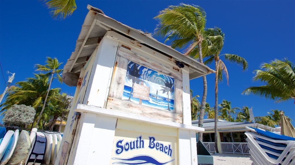 Barrio de South Beach mostrando vista general a la costa y señalización